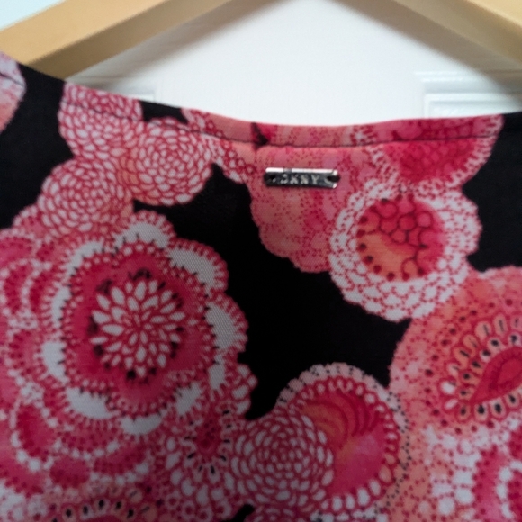 DKNY - Women's Mesh Fabric Top With Rushing At The Waist - Picture 4 of 4